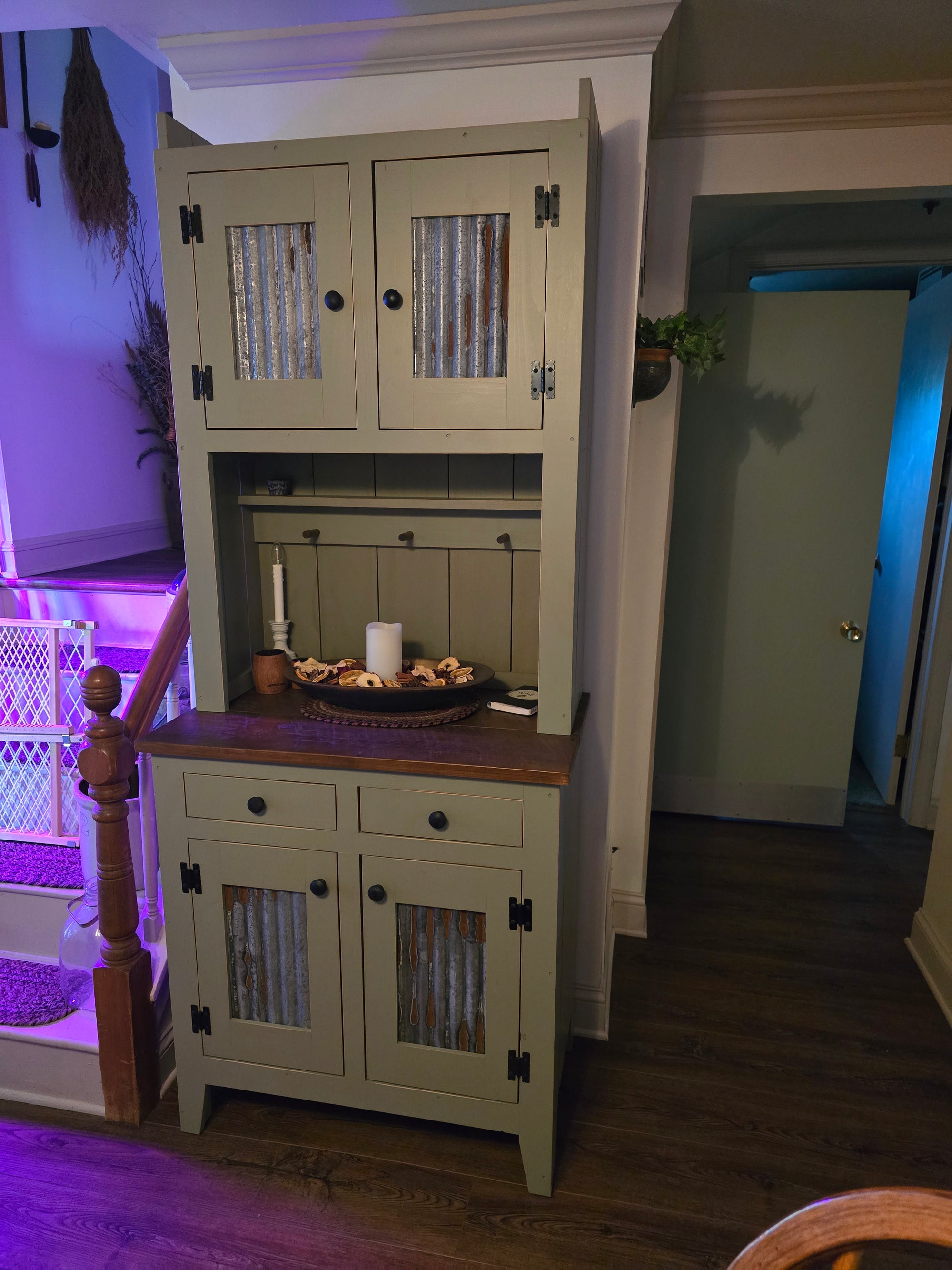 Little Settler's Hutch - Celery Painted Finish w/ Seely Stained Counter Top (Distressed / Rubbed Through Edges)