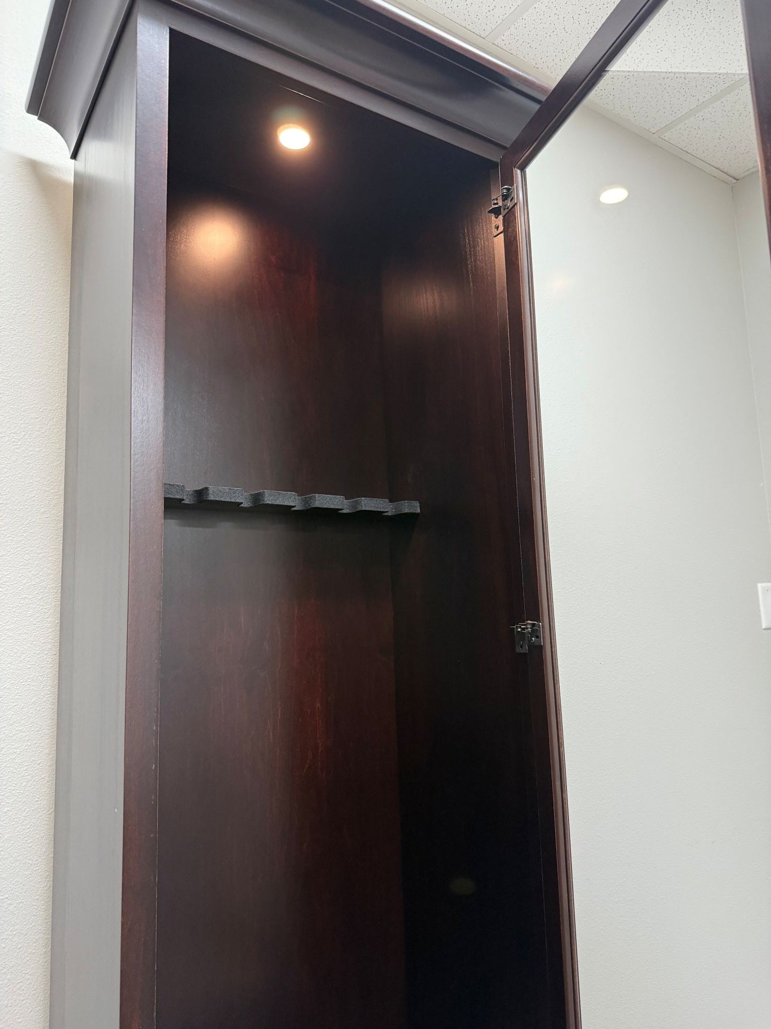 The Huntsman - Amish 6 Gun Cabinet with Drawers