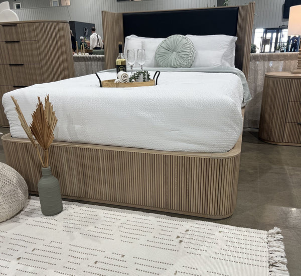 Harper - Amish Solid Wood Fluted Bed With Upholstered Headboard