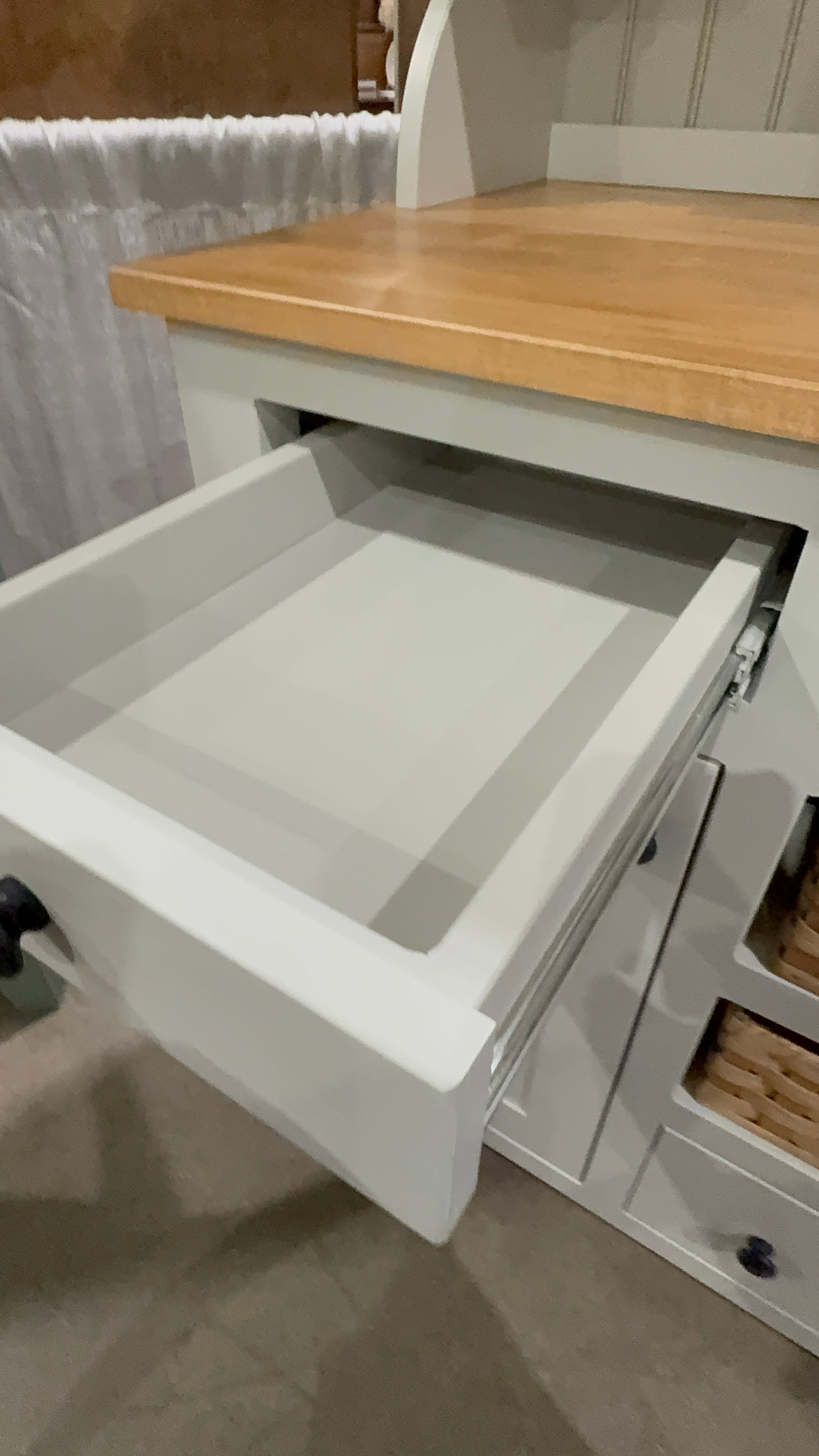 Lizzie's - Amish Handcrafted Hutch