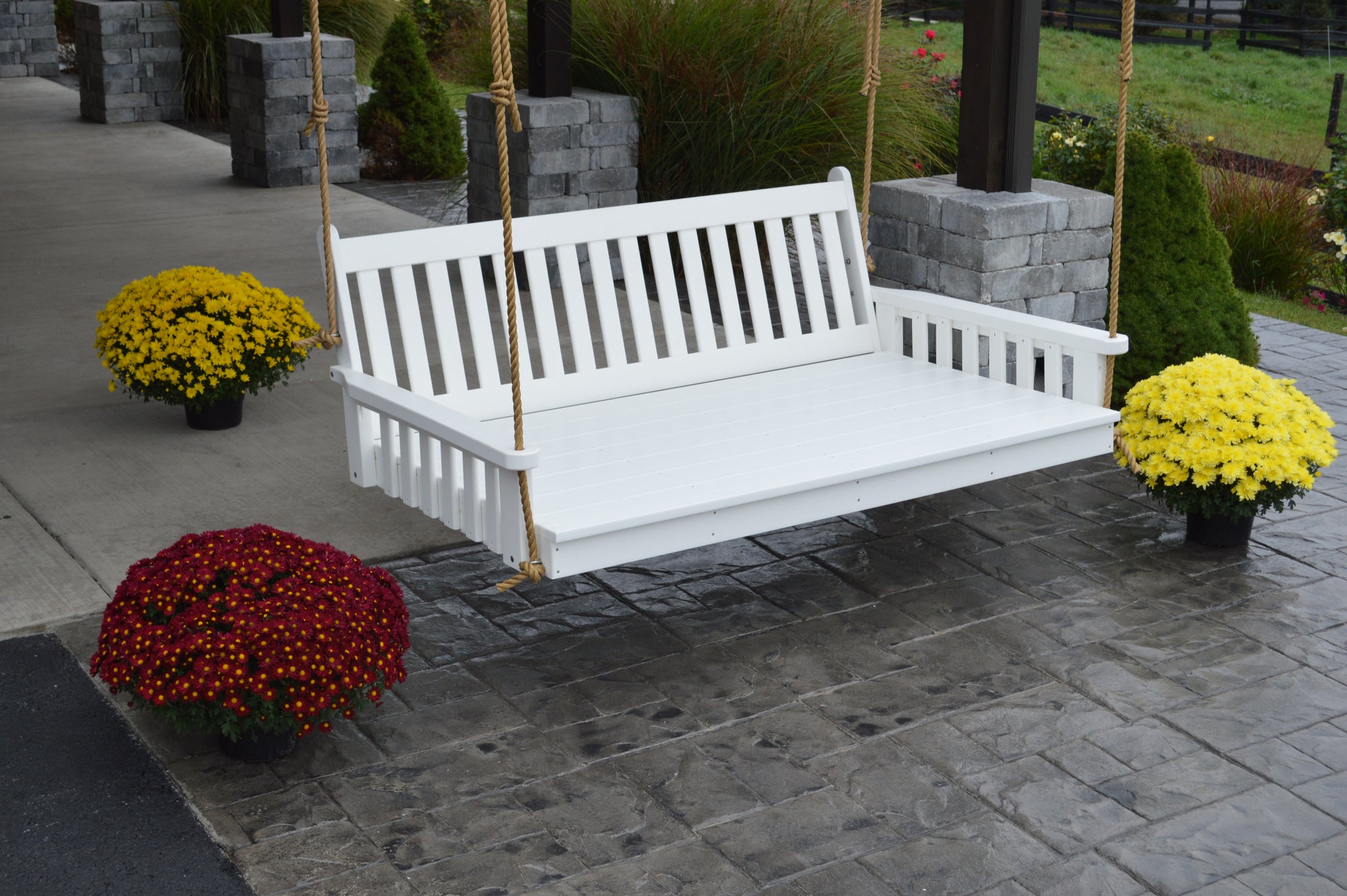 6' Poly Traditional English Swing Bed - White