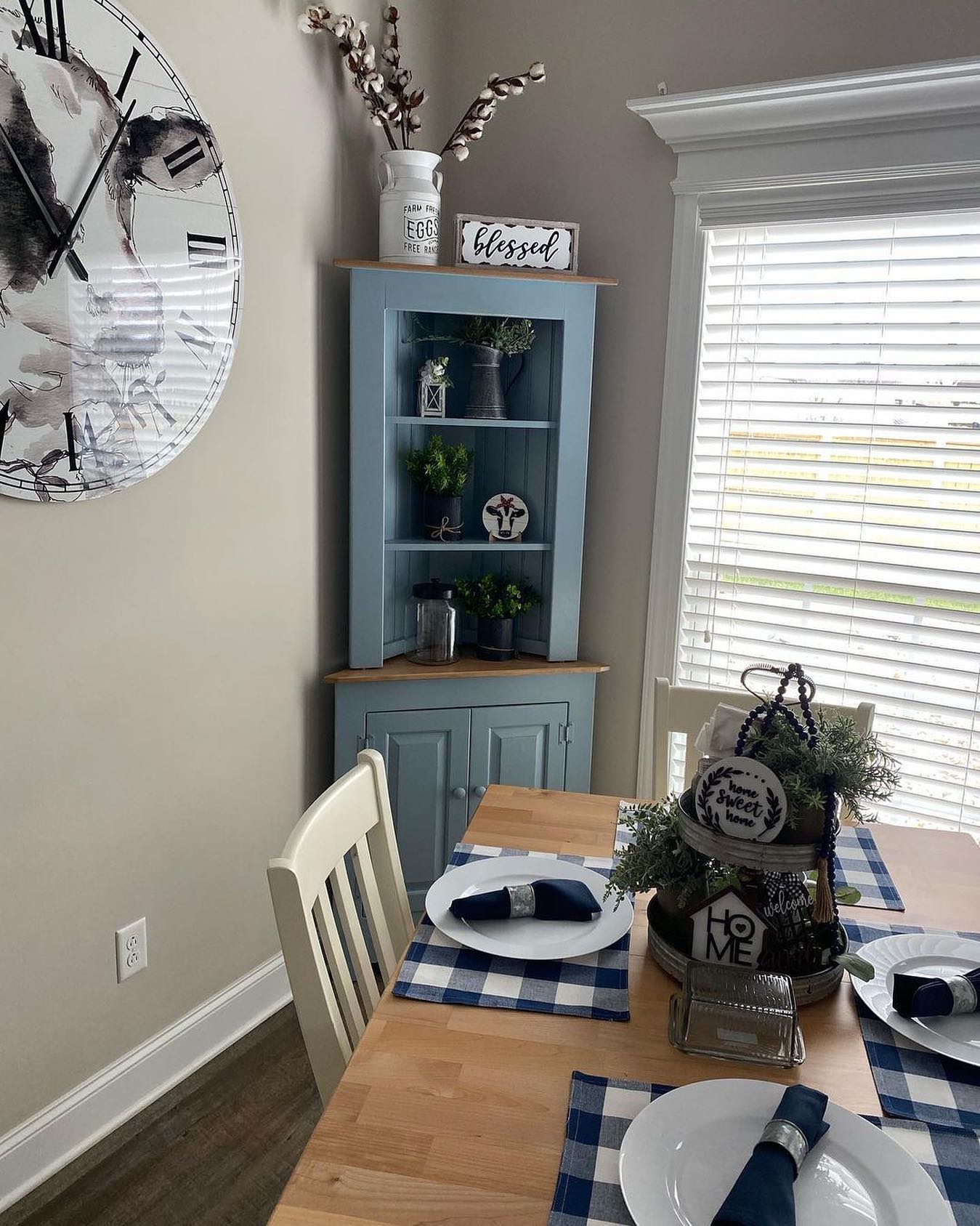 corner hutch dining room